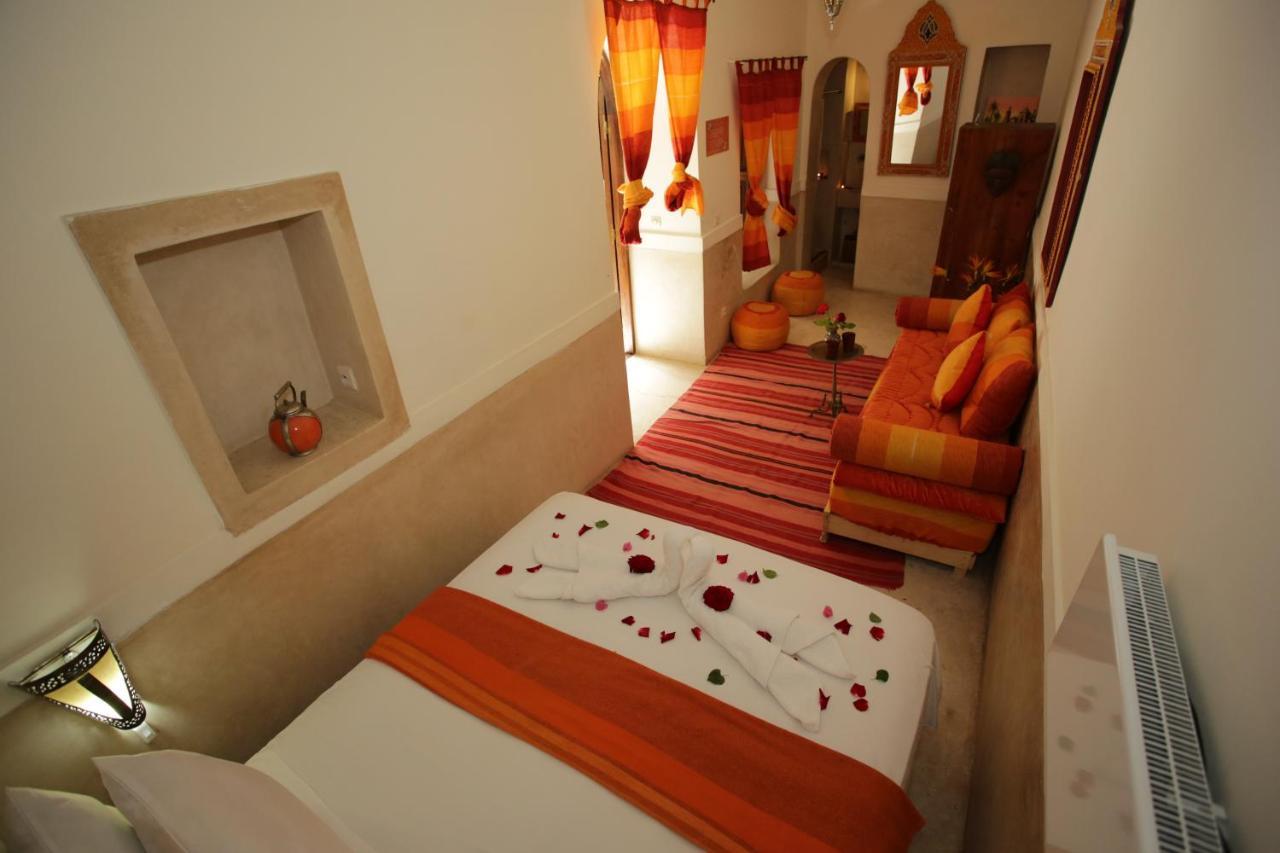 Guest house White Flowers