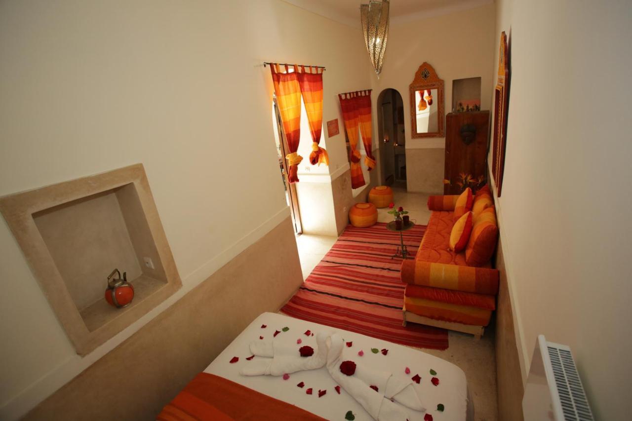 Guest house White Flowers *