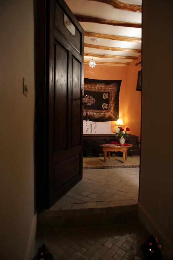Guest house White Flowers