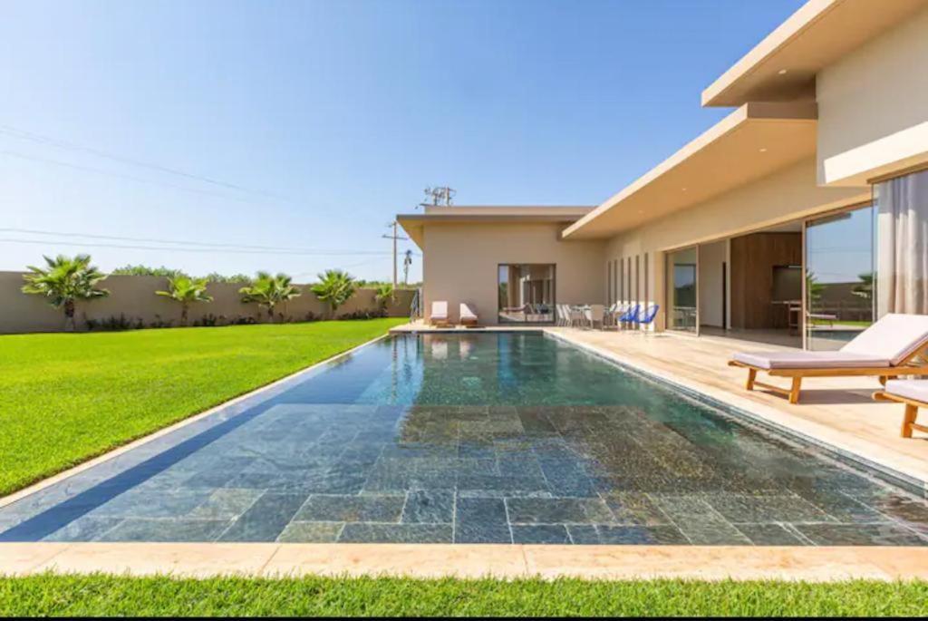 Villa Paradise *