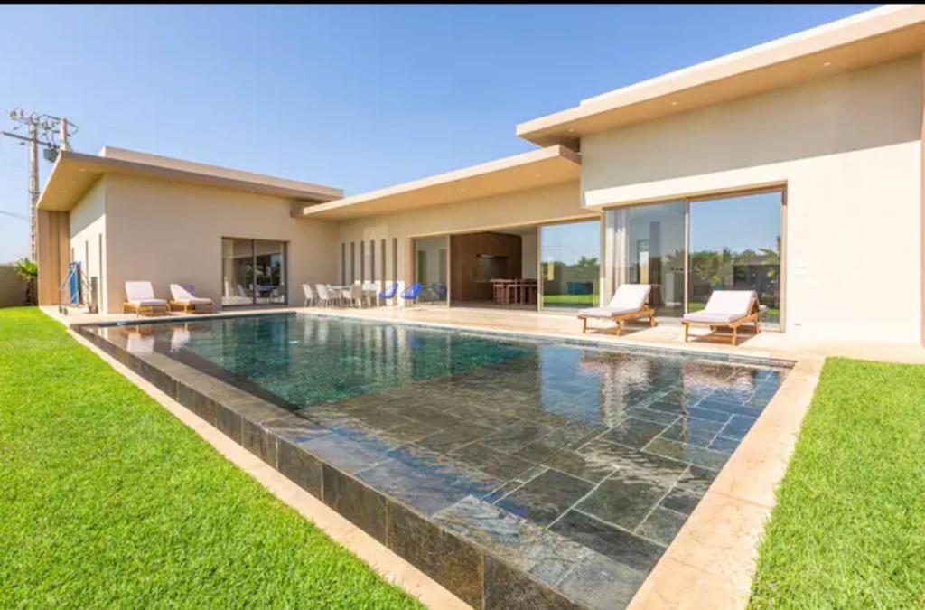 Villa Paradise *