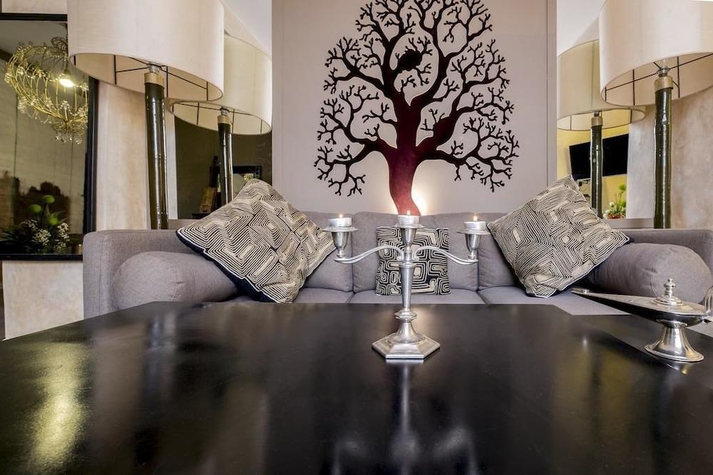 Luxe 40 Hotel