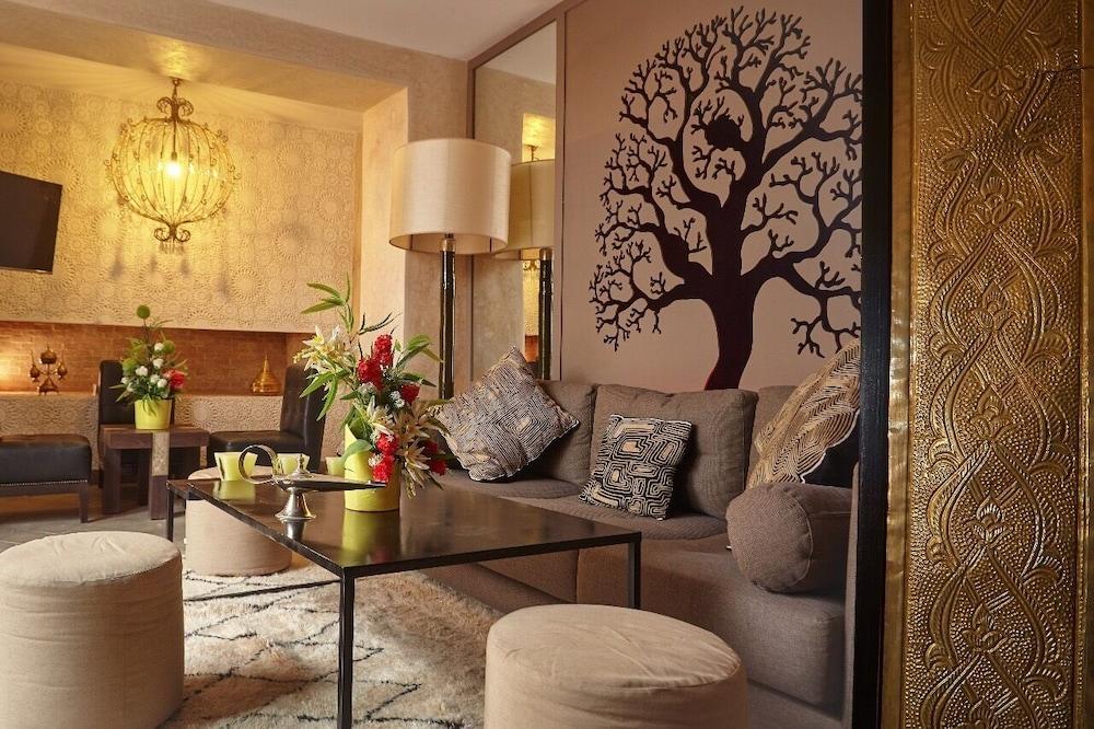 Luxe 40 Hotel