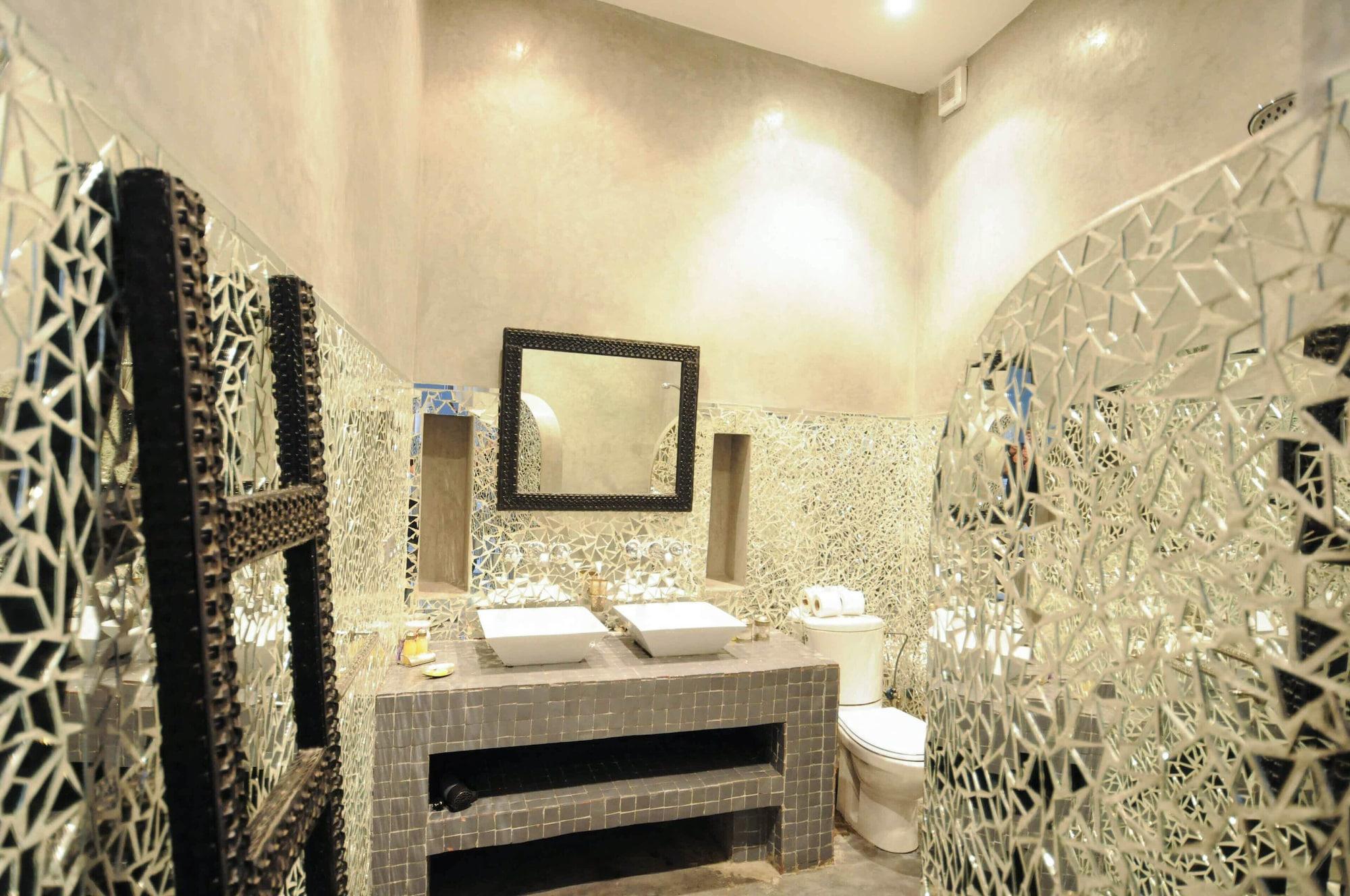 Hotel Origines 3*