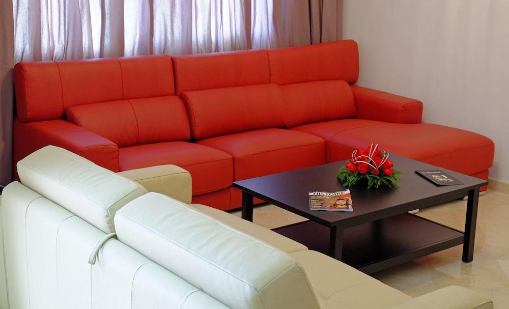 Mouna Aparthotel 3*