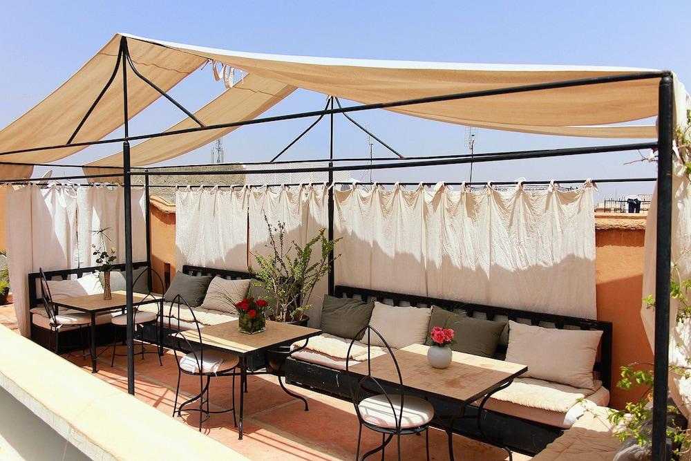 Davia Riad 3*