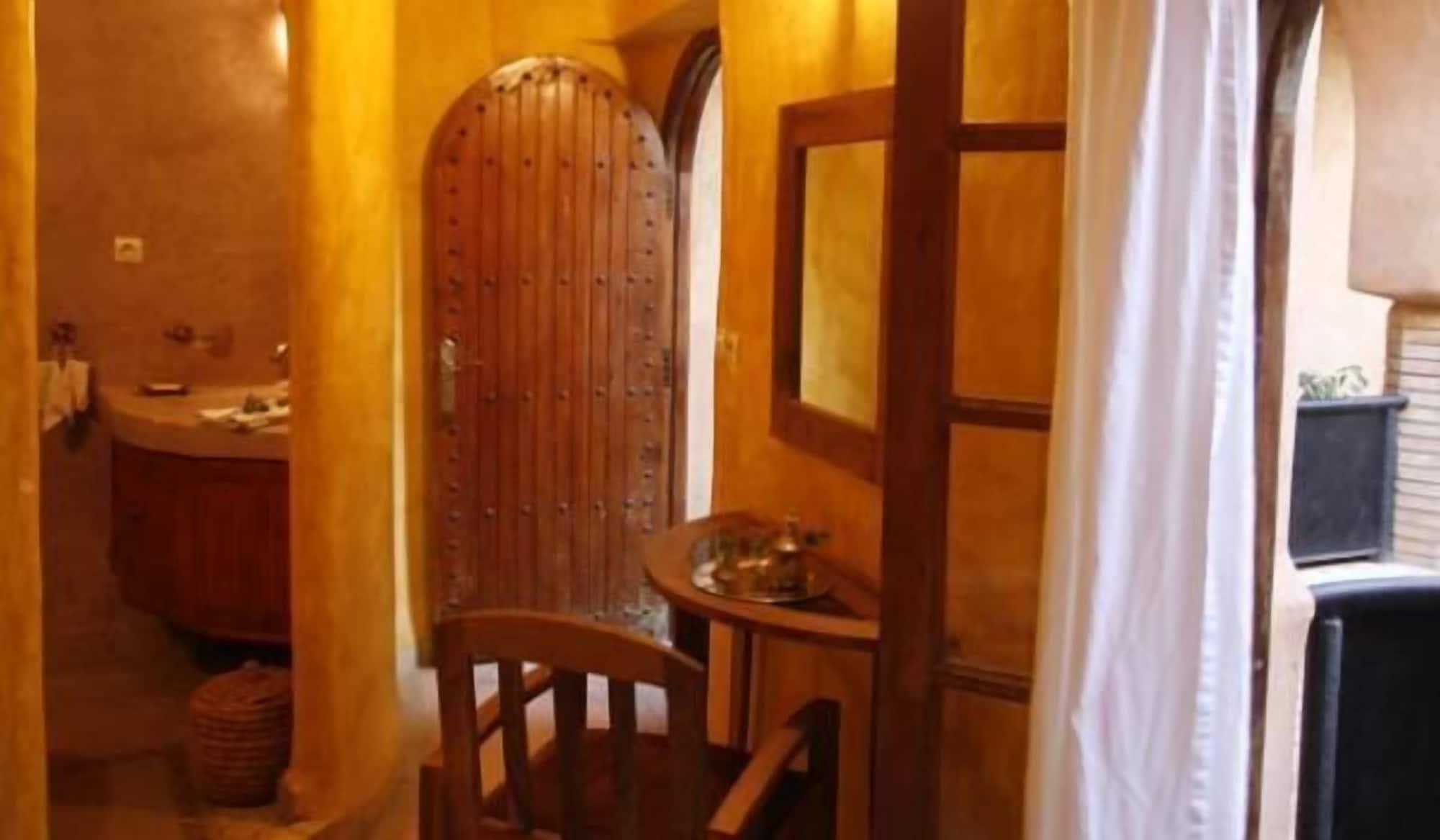 Riad Azenzer 3*