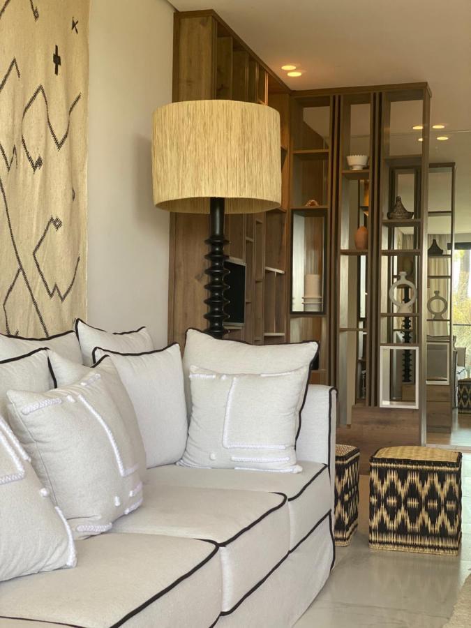 Luxury Apartment *