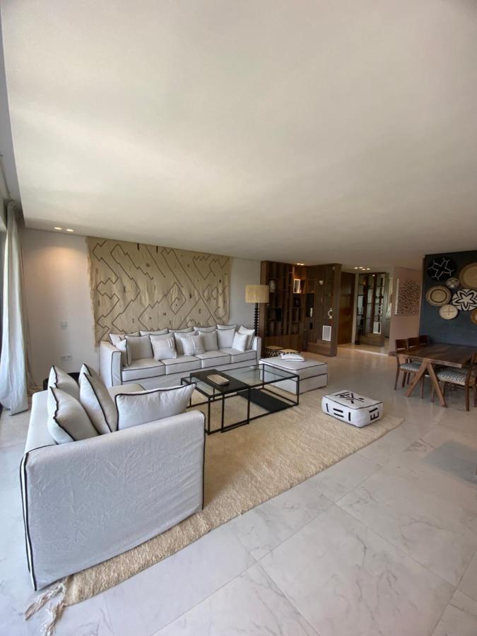 Luxury Apartment *