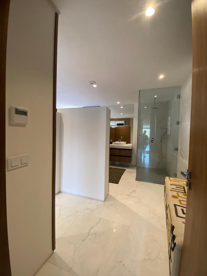 Luxury Apartment *