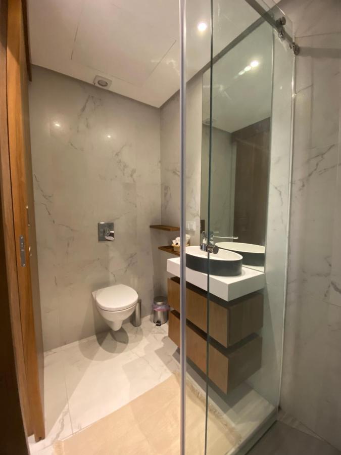 Luxury Apartment *