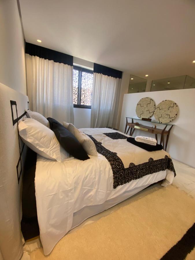 Luxury Apartment *