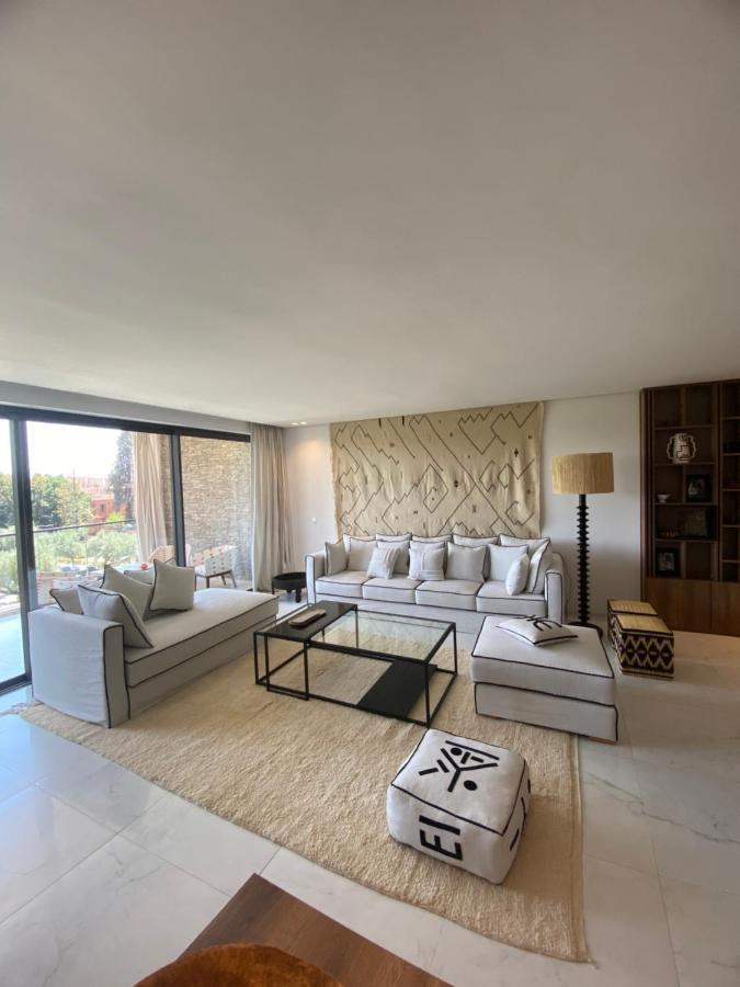 Luxury Apartment *