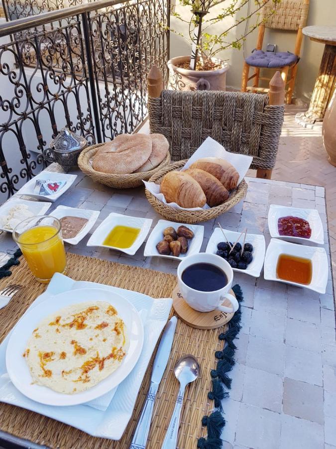 Laly Tourisme Eclaire Le Bijou De La Medina Marrakesh