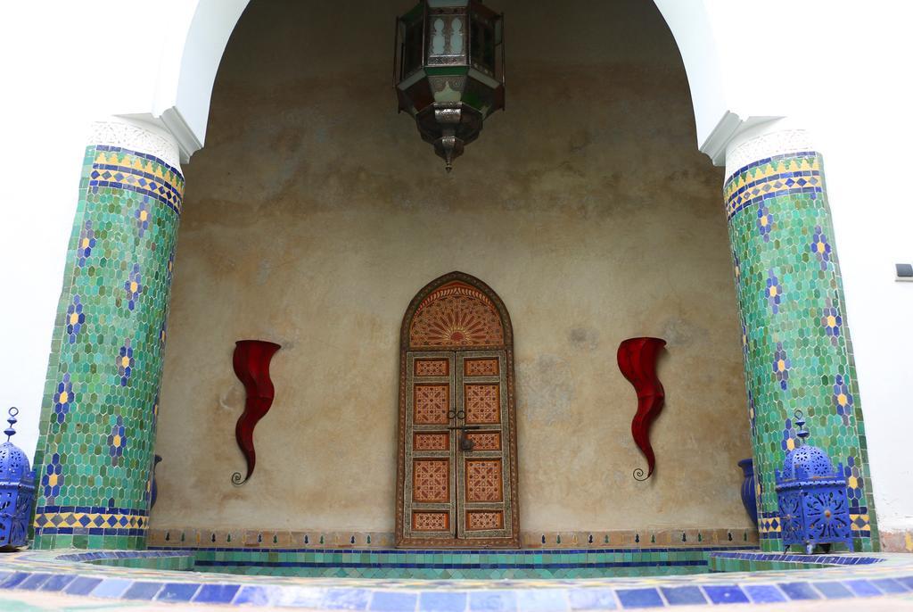 Tahar Oasis *