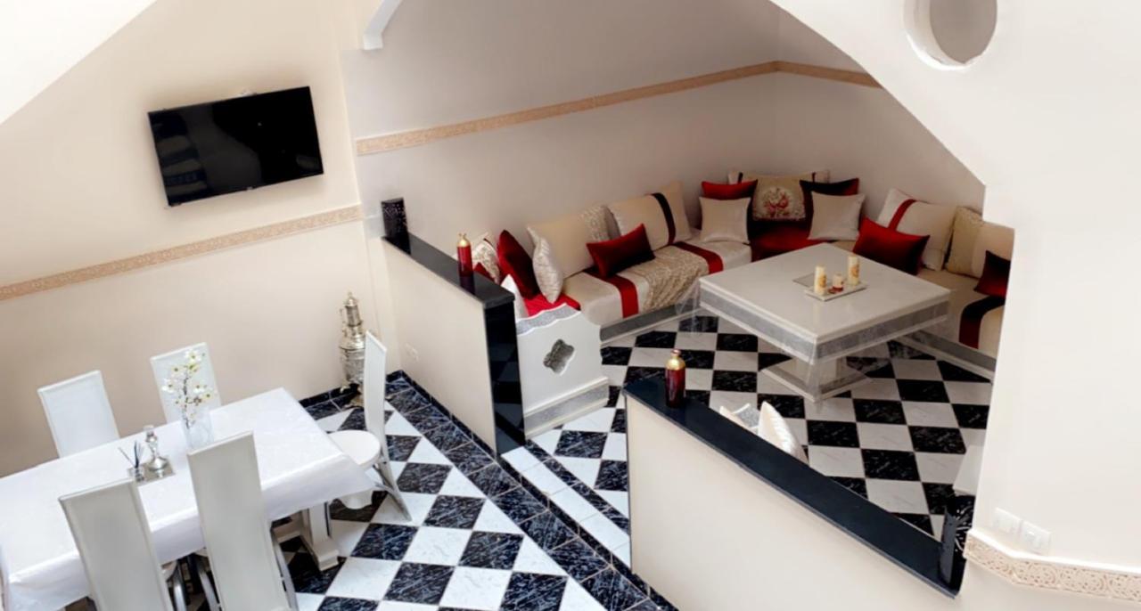 Lyna Holiday home *