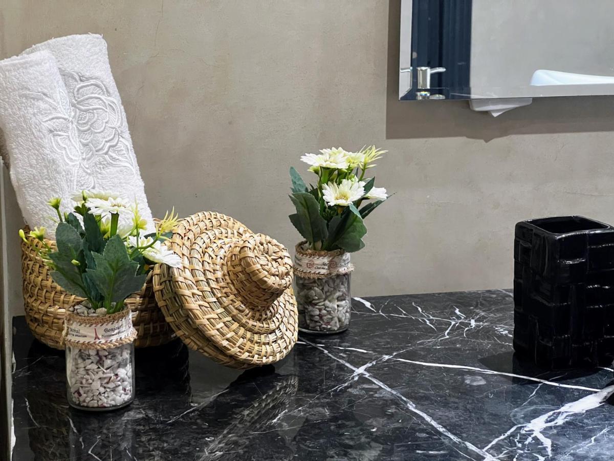 Moderne, Lumineux & Spacieux Avec Balcon -central -wifi-smart Tv-clim Apartment *