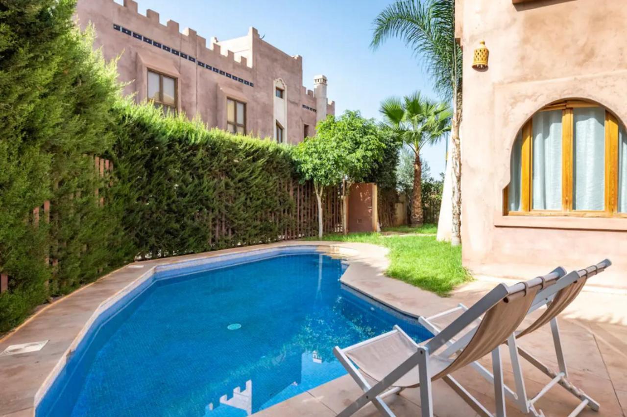 Jolie 3 Chambres Loue Entierement Avec Piscine Villa *