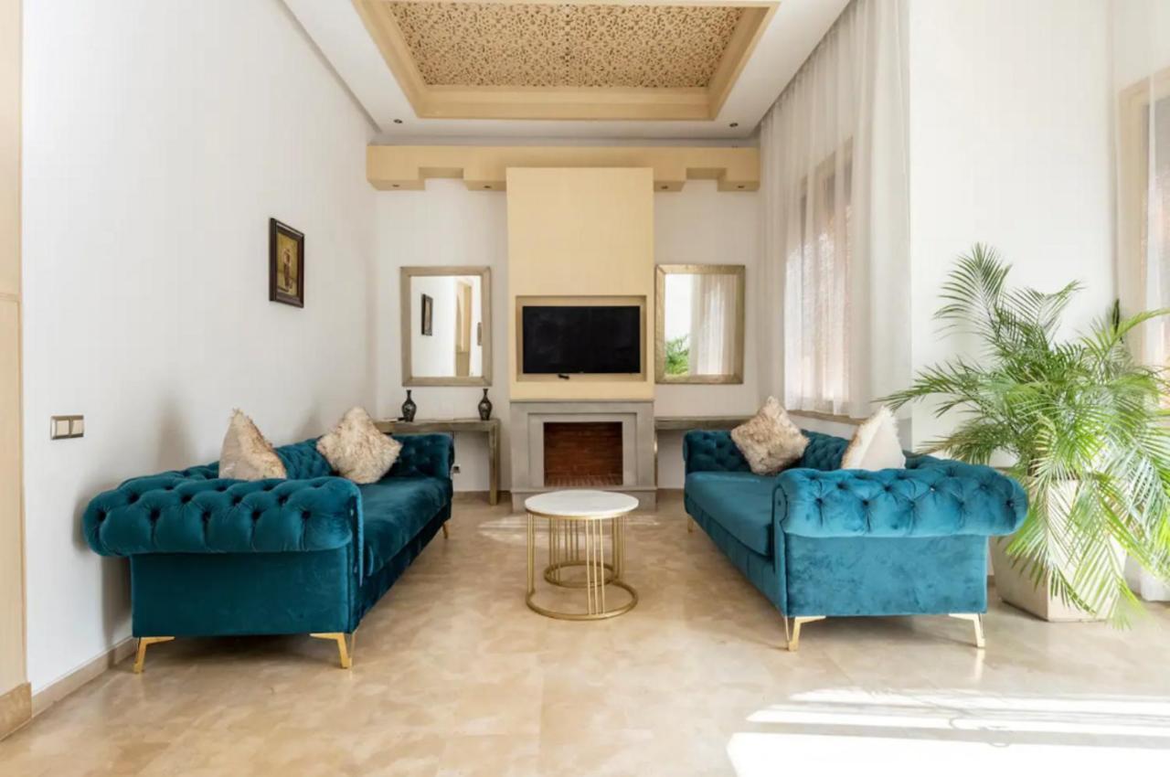 Jolie 3 Chambres Loue Entierement Avec Piscine Villa *