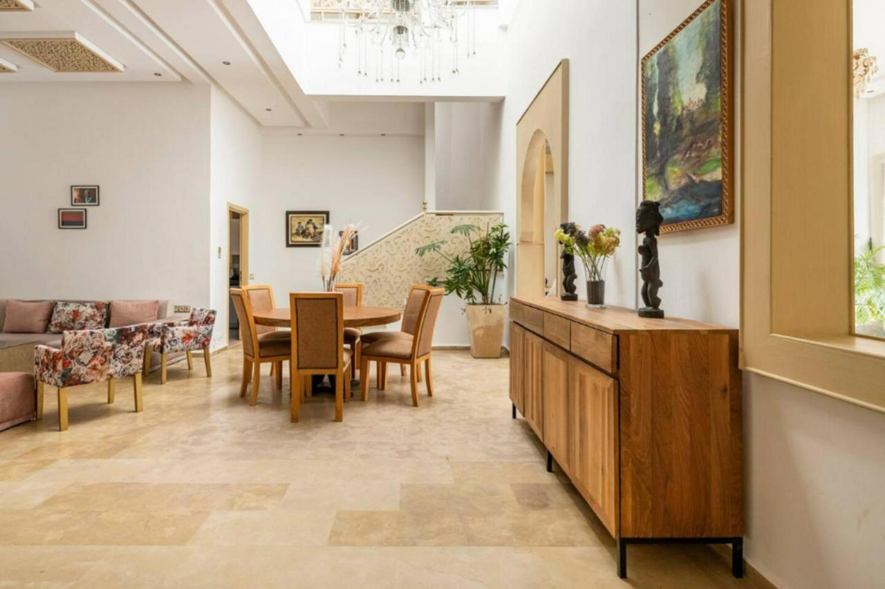 Jolie 3 Chambres Loue Entierement Avec Piscine *