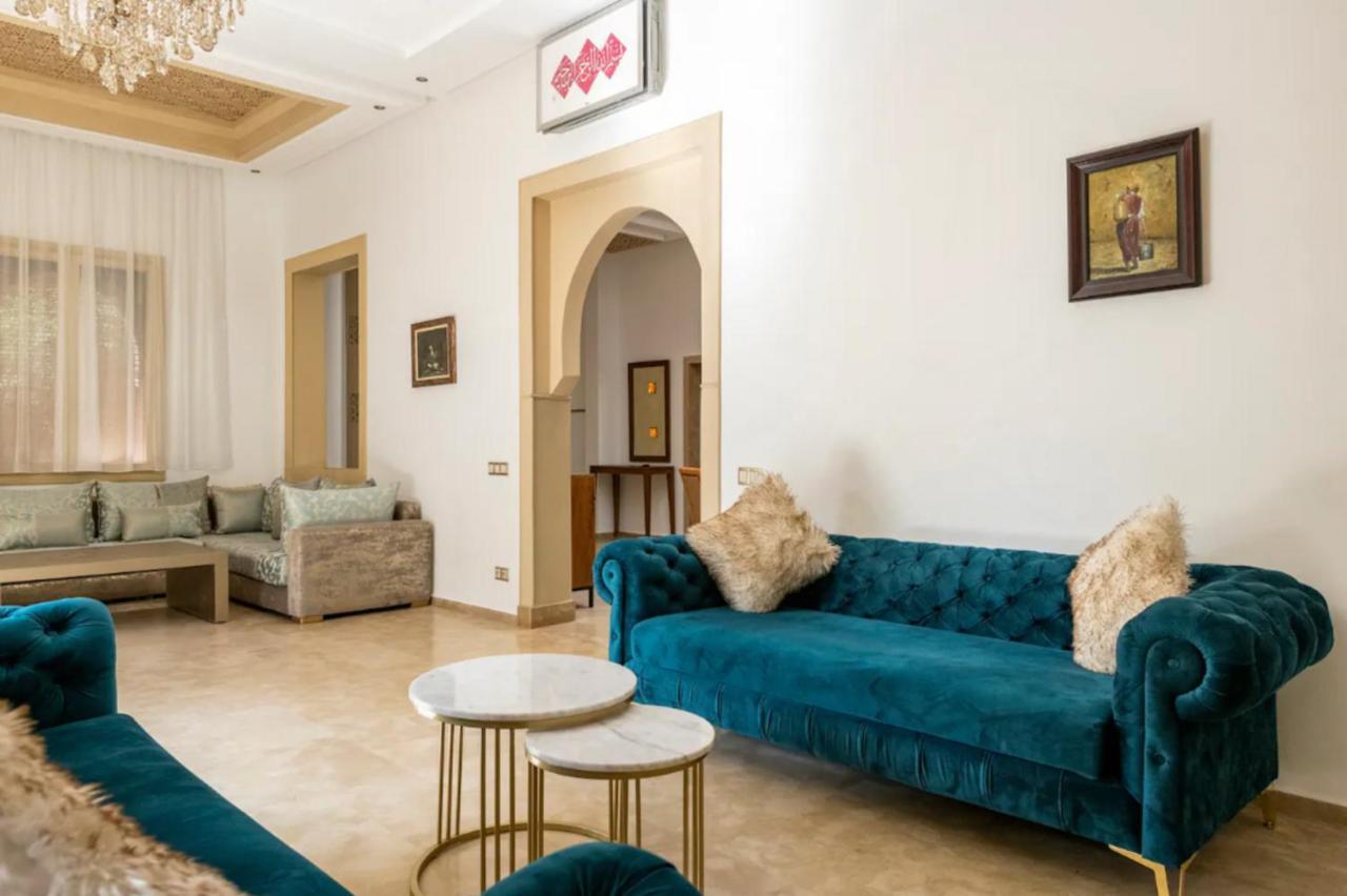 Jolie 3 Chambres Loue Entierement Avec Piscine *