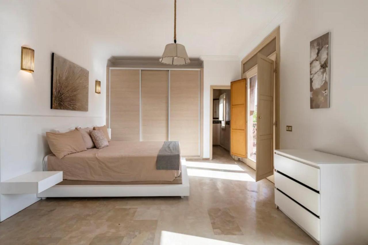 Jolie 3 Chambres Loue Entierement Avec Piscine Villa *
