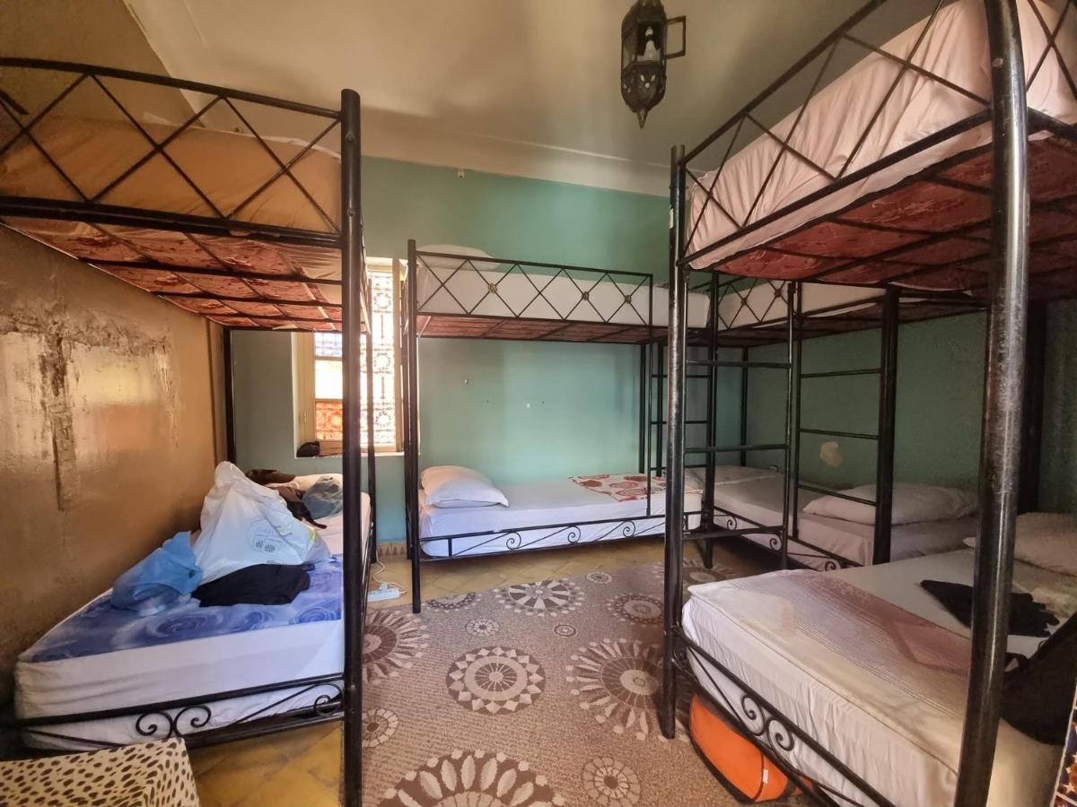 Dia Hostel *