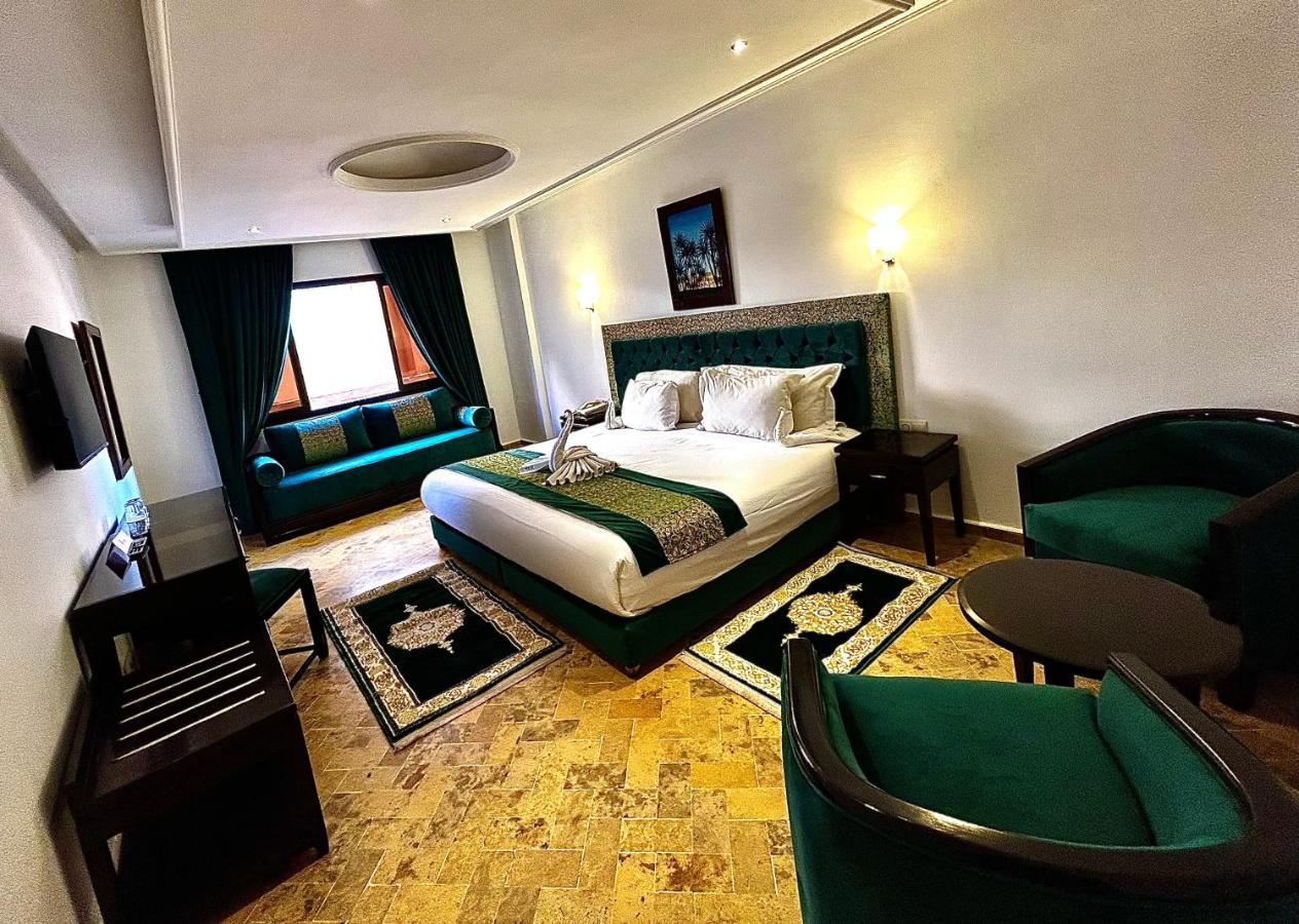 Les Trois Palmiers Hotel