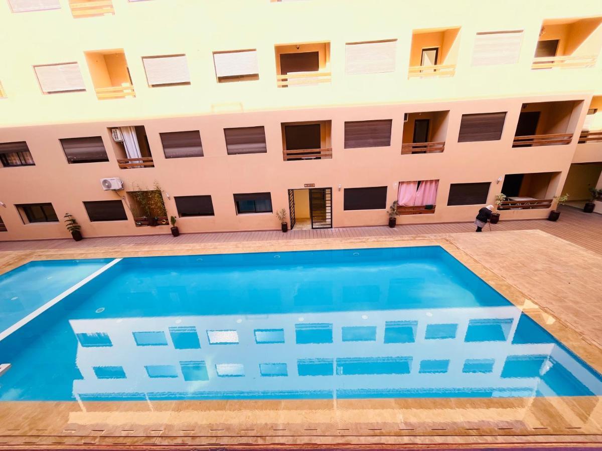 A Cote De La Gare Du Train Apartment