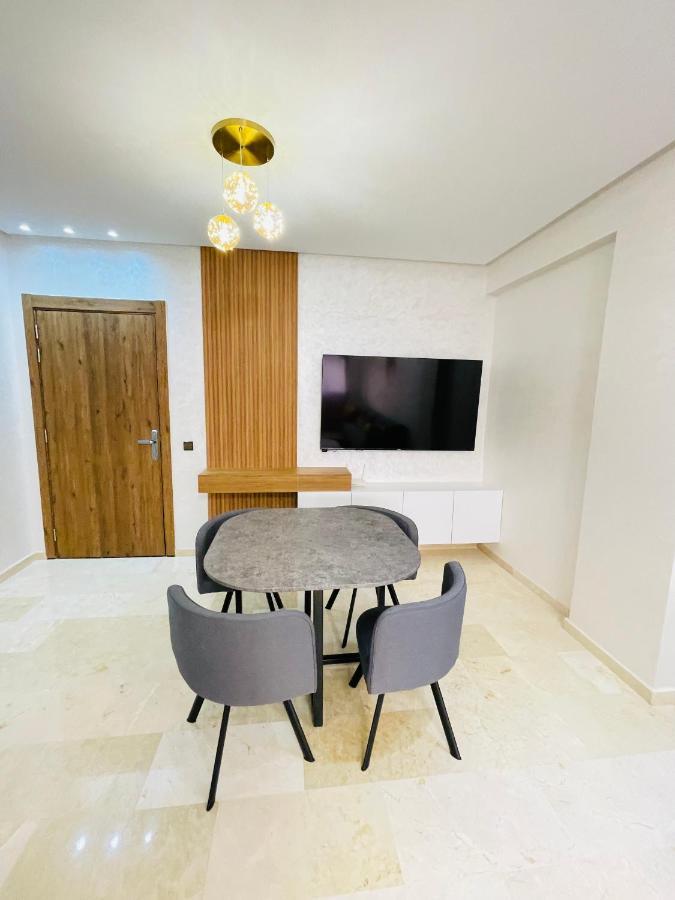 A Cote De La Gare Du Train Apartment