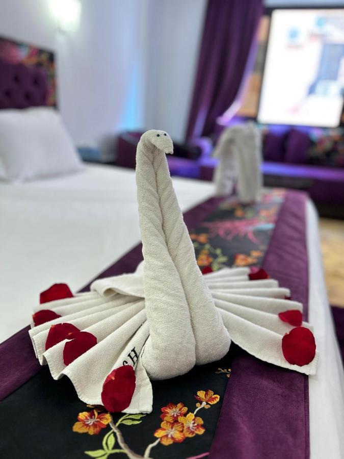 Les Trois Palmiers Hotel