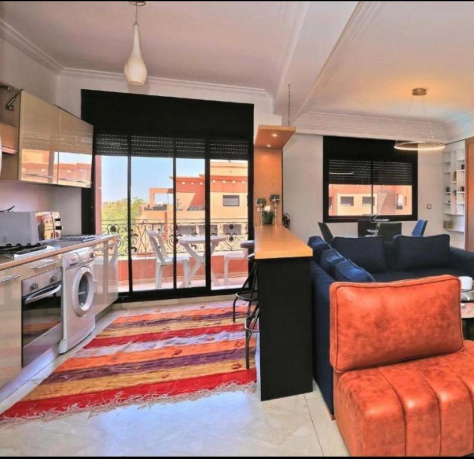 Luxury Apartment *