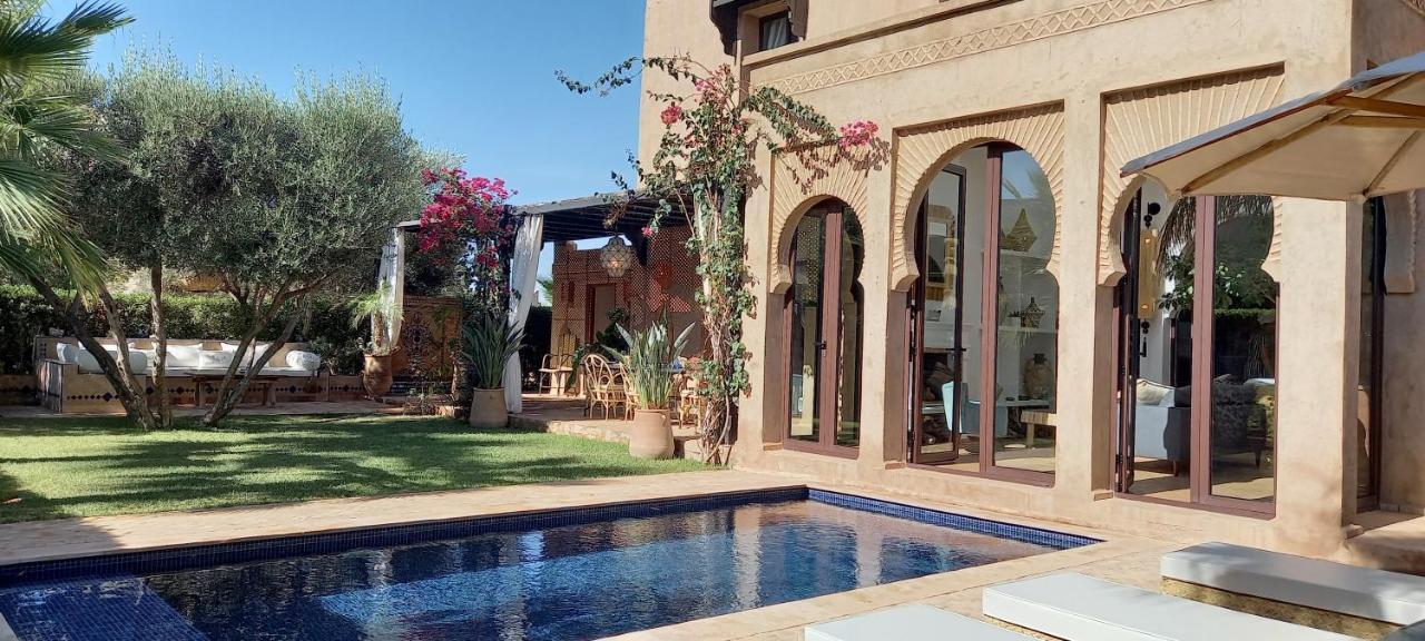 Nicoline, Avec Jardin Et Piscine Privee. Villa