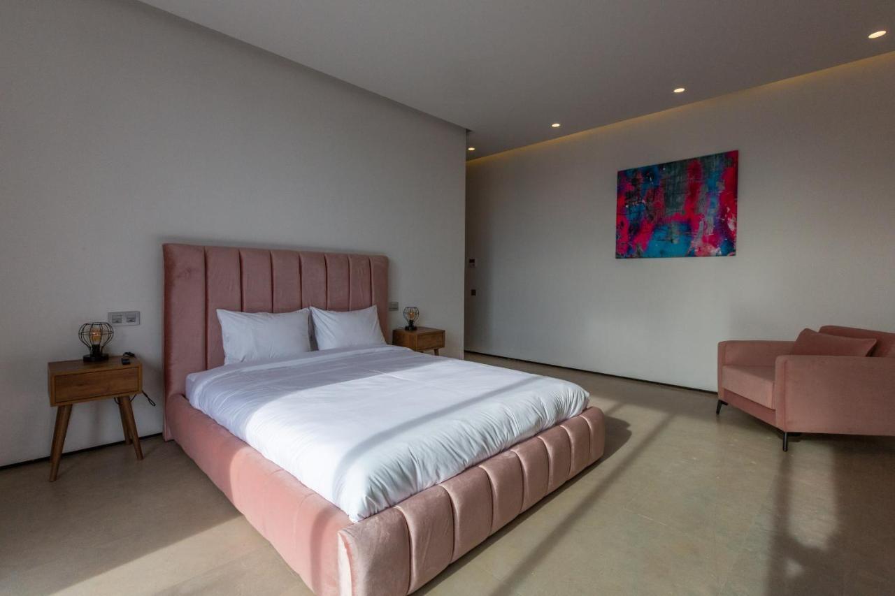 Villa 103 - Luxury Getaway - Private Jacuzzi *