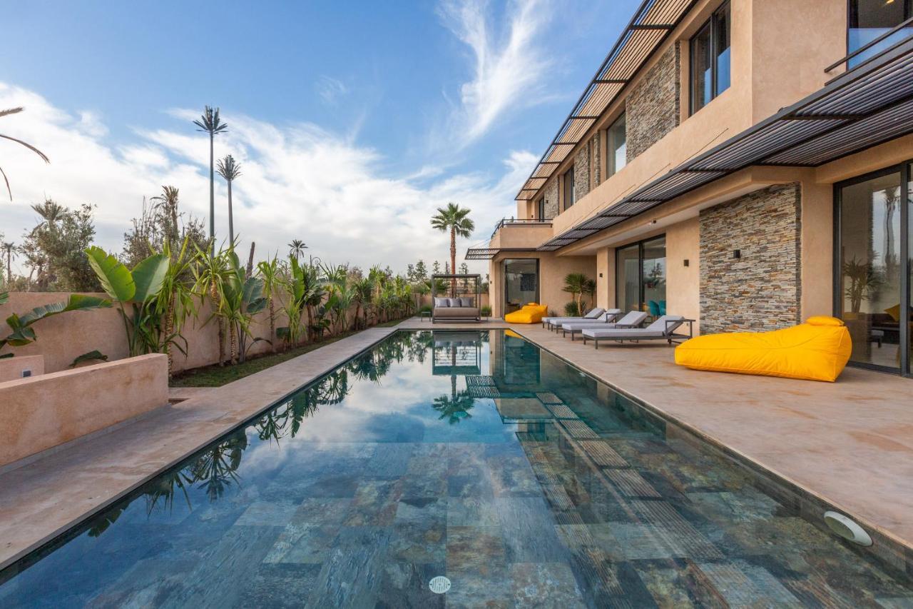 103 - Luxury Getaway - Private Jacuzzi Villa