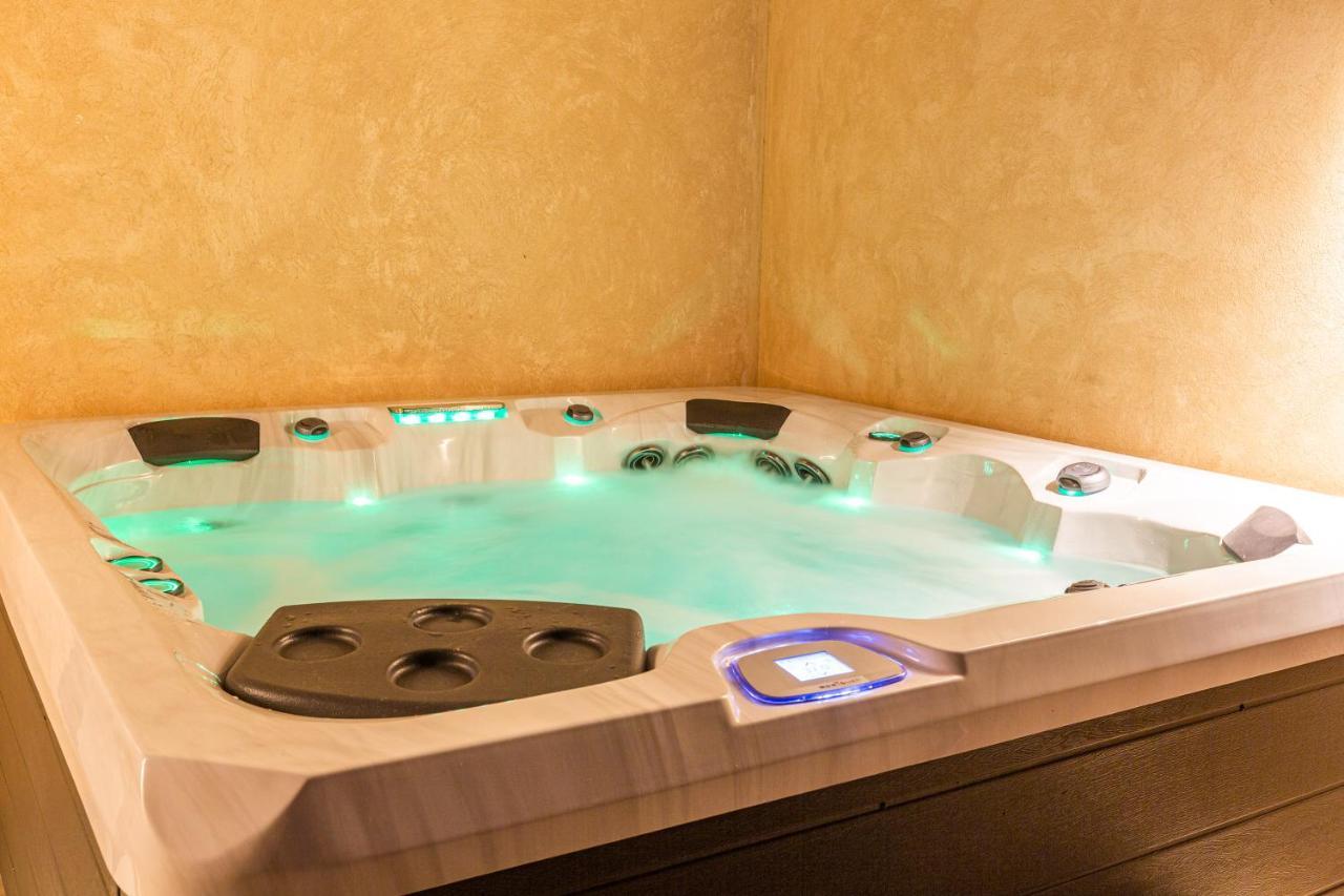 103 - Luxury Getaway - Private Jacuzzi Marrakesh