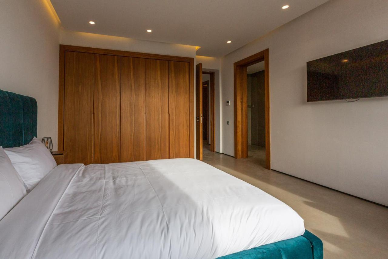 103 - Luxury Getaway - Private Jacuzzi Villa *