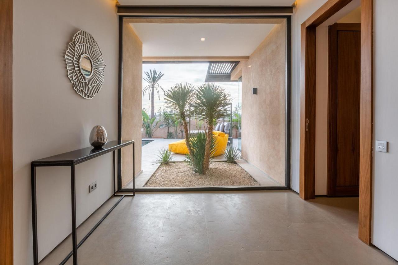 103 - Luxury Getaway - Private Jacuzzi *