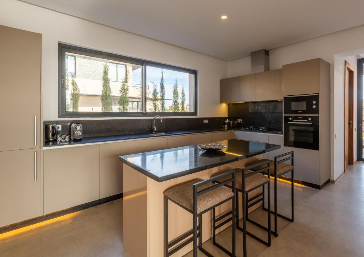 Villa 103 - Luxury Getaway - Private Jacuzzi *
