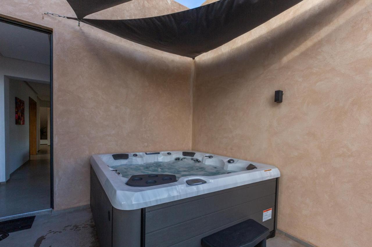 Villa 103 - Luxury Getaway - Private Jacuzzi *