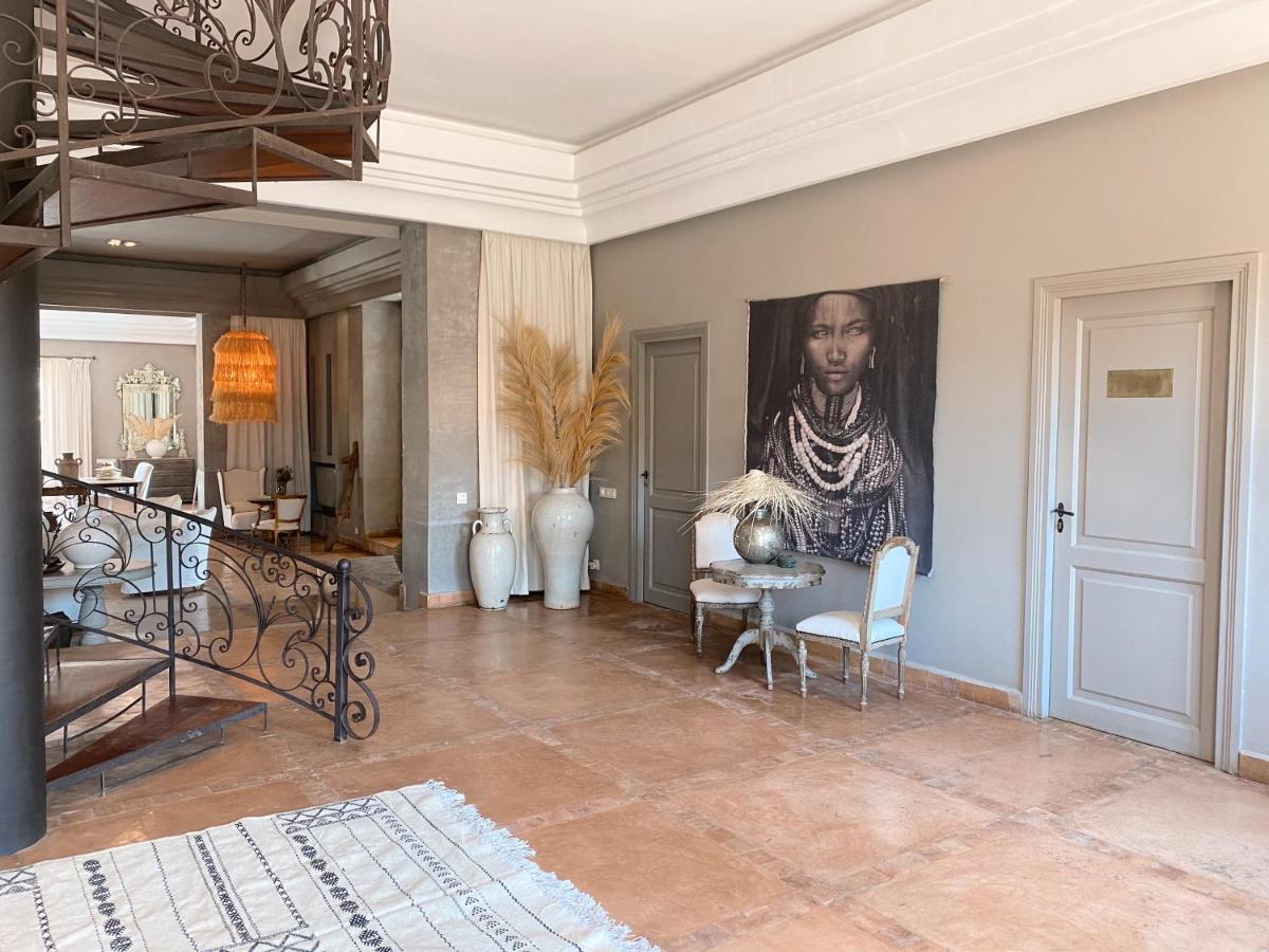 Villa Singuliere By Louhou Collection *