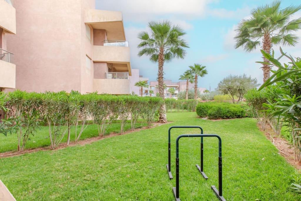 Golfique Pj, Jardin, Piscine Apartment