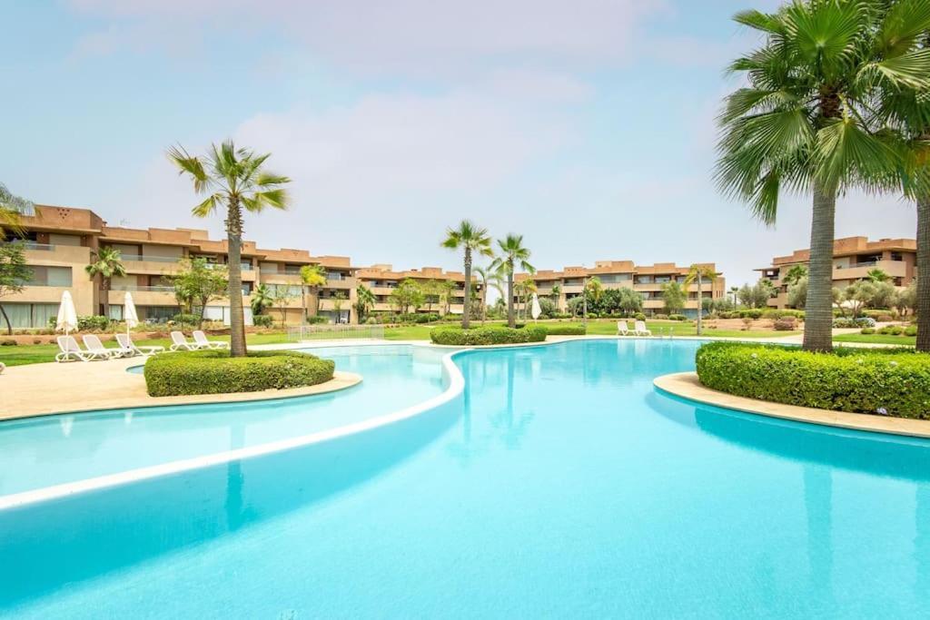 Golfique Pj, Jardin, Piscine Apartment