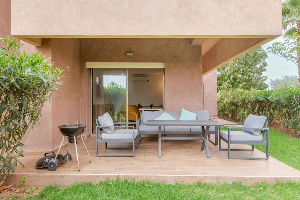 Golfique Pj, Jardin, Piscine