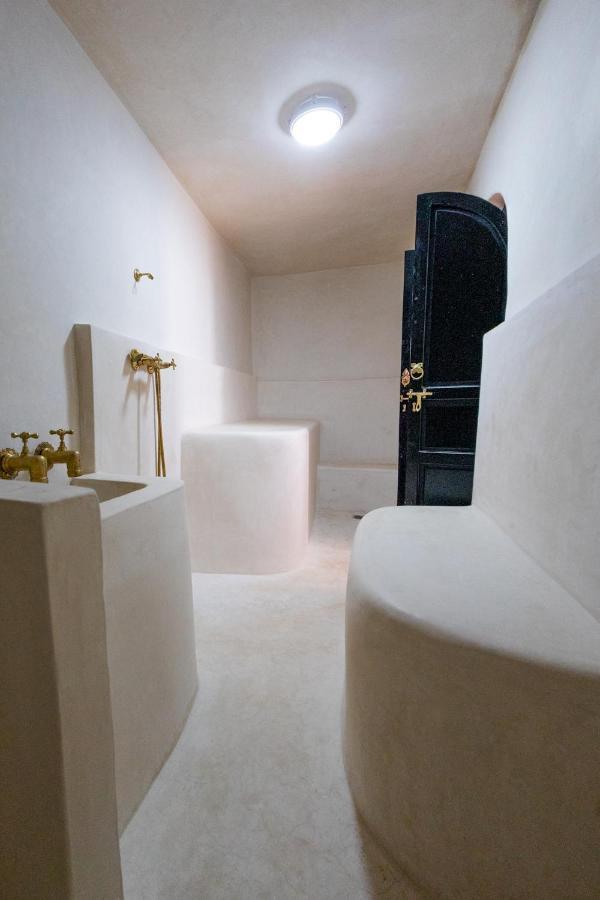27 Holiday home *