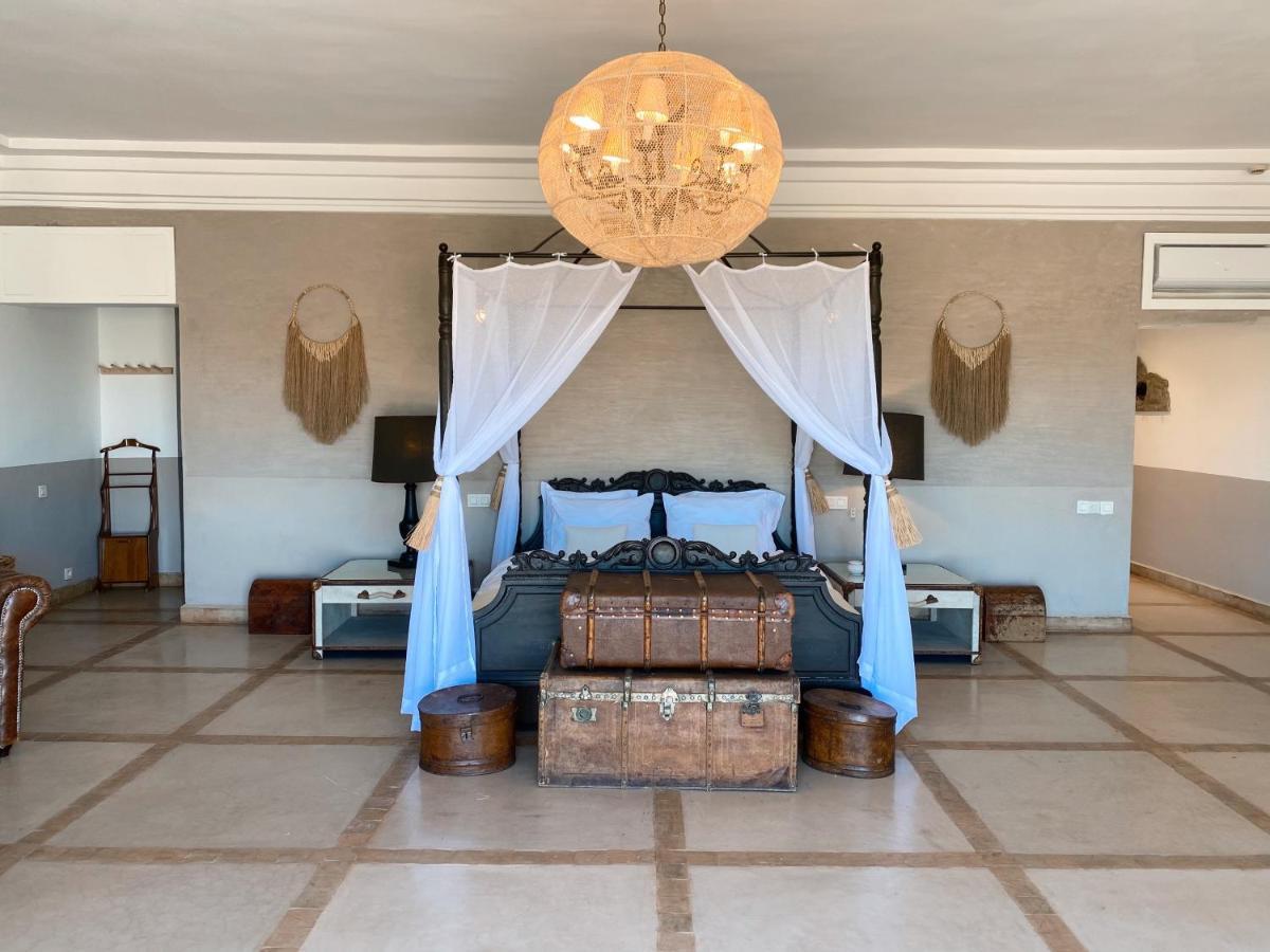 Villa Singuliere By Louhou Collection