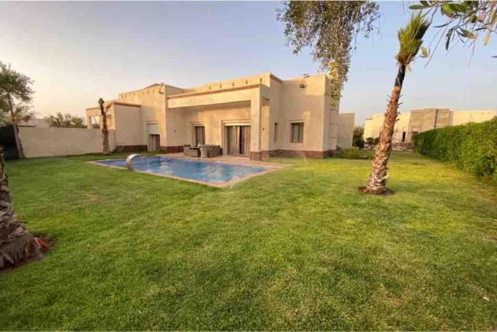 Villa Belle Et Spacieuse Avec Piscine Prive *
