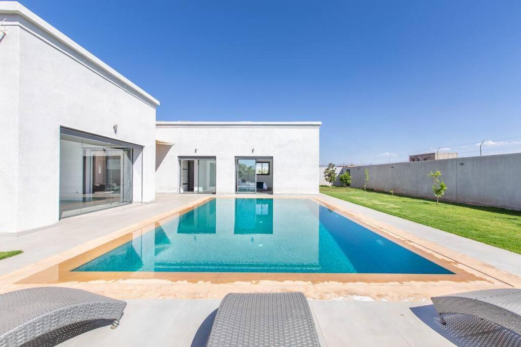 Coquelicot, Modern Style Avec Jacuzzi, Piscine Chauffee