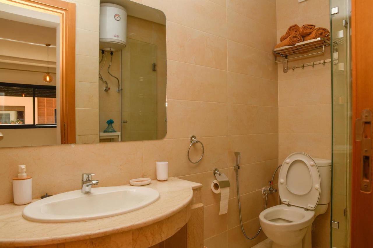 Stylish With A Pool In The Center Of Appartement