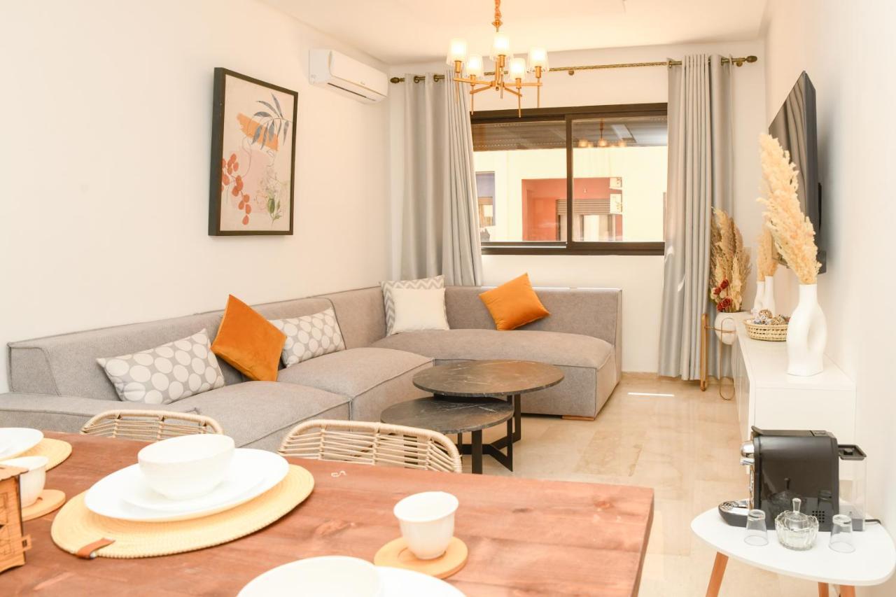 Appartement Stylish With A Pool In The Center Of *